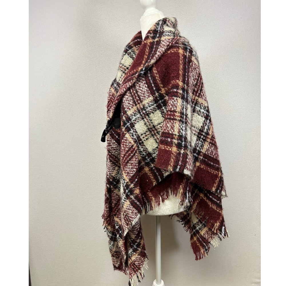 Boho Altare Womens OS Burgundy Plaid Toggle Closure Fringe Hem Poncho Wrap - Picture 2 of 6